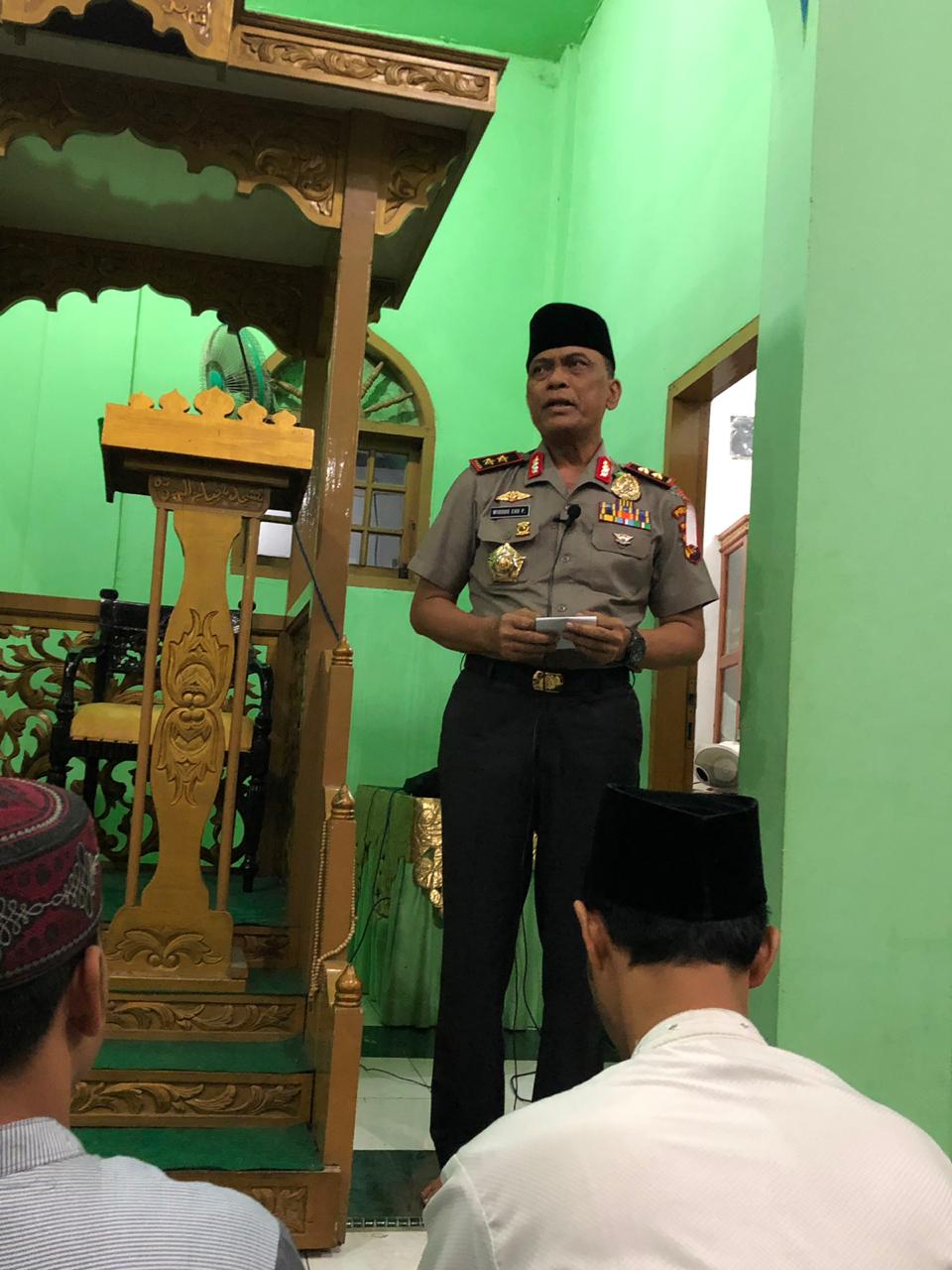Kapolda Riau Sholat Subuh Berjamaah Keliling di MAsjid Miftahhul Hidayah Marpoyan Damai